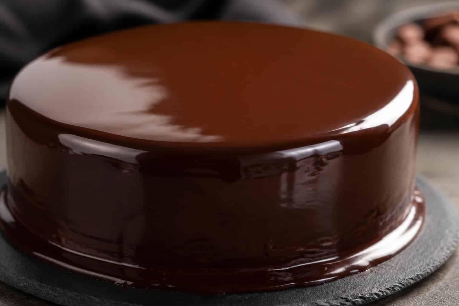 découvrez notre recette simple et rapide de nappage au chocolat brillant pour sublimer vos gâteaux et obtenir un résultat parfait à chaque fois.